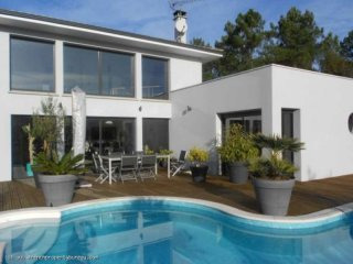 Fabulous 7 bedroomed contemporary house..