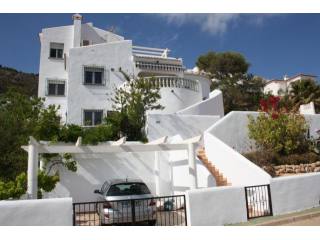 4 Bedrooms - Villa - Alicante - For Sale