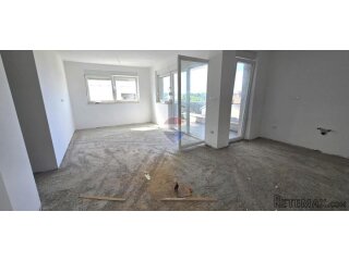 Rovinj, stan u novogradnji 77 m2 + vlastita krovna terasa 77