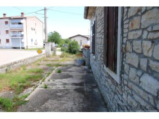 Istra, Buje, stan s okućnicom u blizini centra
