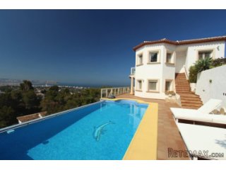 House for sale with excellent open views to the sea and the..