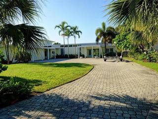 5 bedroom Residence For Sale: Singer..