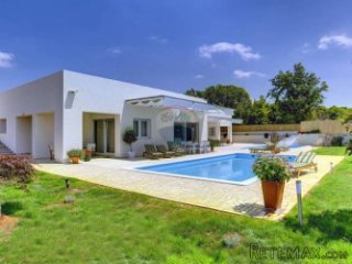 Istra,okolica Rovinja, moderna vila sa dva bazena