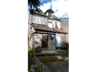 In BOUSSAC, with garden up to the river..