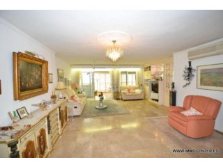 ROSES: Nice five bedrooms apartment in..