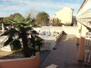 Istra, Medulin- Apartmanska kuća 150m od mora