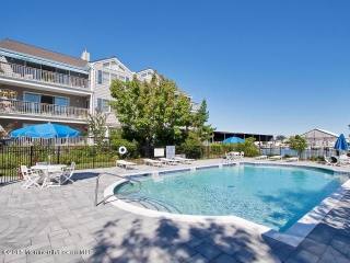 2 bedroom Flat For Sale: 103 Bay Point..