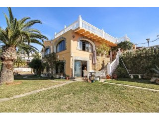 Spacious 3 bedroom villa in Javea