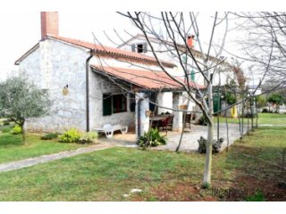 Renovirana kamena kuća
