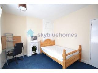 House - STUDENT LET 2015/2016. A well..