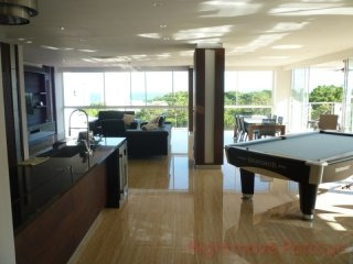 2 Bedroom Condo for sale in Pratumnak -..
