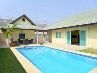 3 bedroom pool house on generous plot..