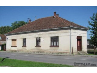 Šarmantna kuća puna potencijala!