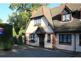 4 bedroom Semi-Detached House For Rent:..
