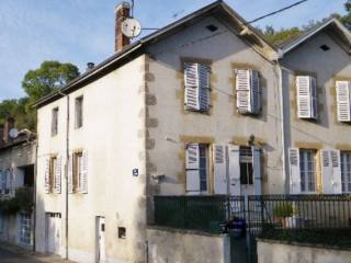 3922me Town House with river views, to..