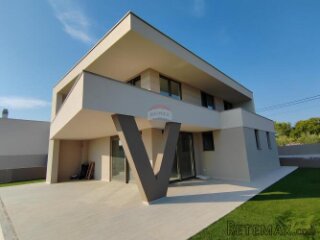 Otok Krk, villa u novogradnji s bazenom na odličnoj lokaciji