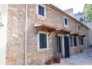 Great townhouse with garden in Portol