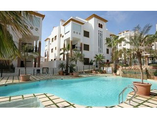 * ELEGANT 2 BED BEACH APARTMENT