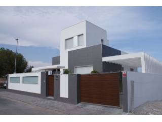 MODERN DESIGNED VILLA