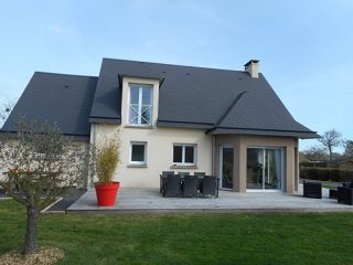 Well Renovated Single Story Villa With..