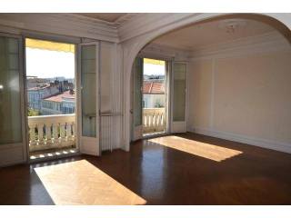 Beautiful three bed in Carre d'Or