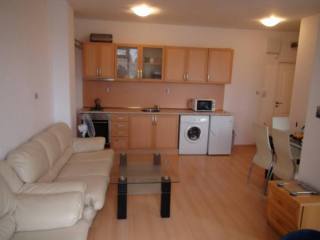 Spacious apartment fully furnished and..