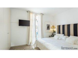 The apartment with sea views has 2 bedrooms, 2 bathrooms..