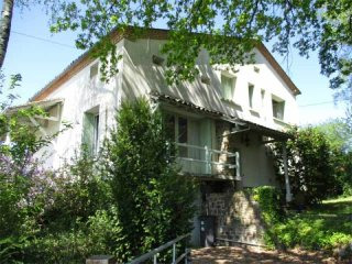 Beautifully Located House With 5..