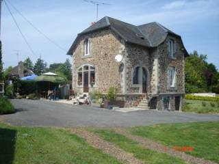 House with Guest Gite Building