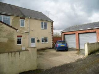 4 bedroom, Semi-detached House house..