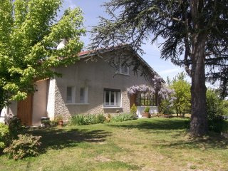 APS2825 Well renovated country house..