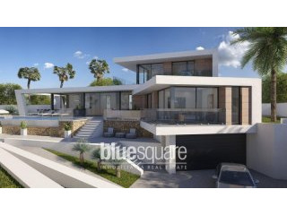 Luxury 4 Bedroom villa on the exclusive..