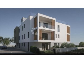 VODICE – MODERAN STAN S VRTOM NADOMAK MORA