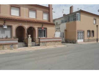 Large Townhouse With Garage in..
