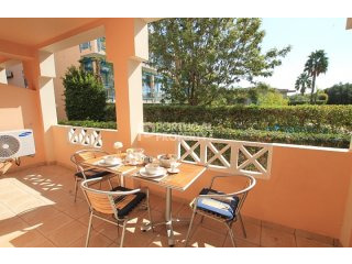 Bright Ground floor Apartment with Nice..