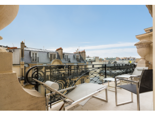 A 5 bed Penthouse apartment of 375m2..
