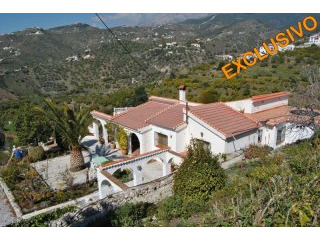 Chalet for Sale in Canillas De Albaida..