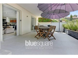 Magnificent 3 bedrooms fully renovated..