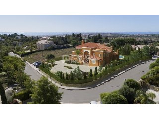 Plot with approved luxury 5 en-suite..