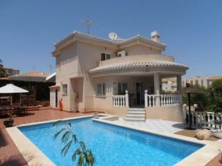 5 Bedrooms - Villa - Alicante - For Sale