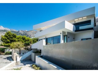 Brand new luxury villa with sea views in a quiet street of..
