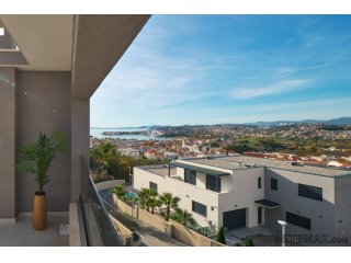 Split, Strožanac, luksuzna vila 510 m2, lift, bazen