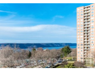 2 bedroom Apartment For Sale: 5700..