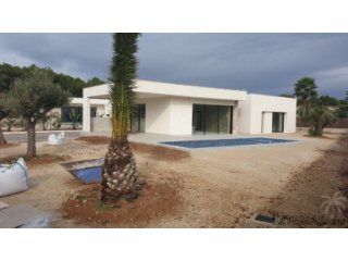 Modern design villa for sale on a south facing plot in a..