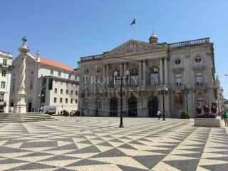 282 m2 T3 Lisbon Apartment for Sale..