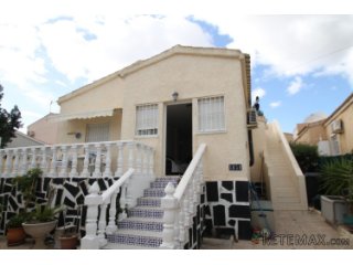 Beautiful villa in a quiet street and well located with..