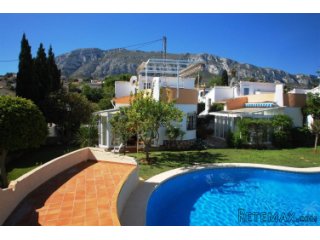 This detached villa in Denia was built in 1986 and is..