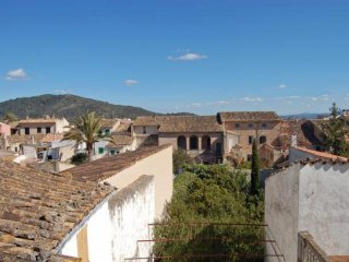 Very Spacious Town House For Renovation..