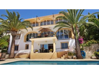7 Bedroom 5 Bathroom Villa For Sale in..