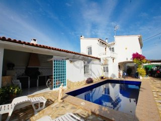 Beautiful Villa With Stunning Mountain..